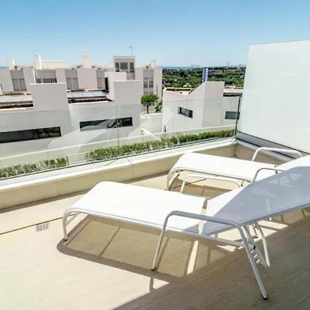 Deluxe In 3 Bedrooms Lejlighed Estepona